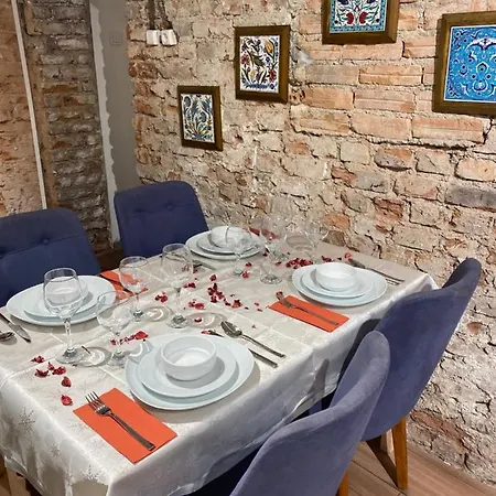 Otantic Place In Sultanahmet